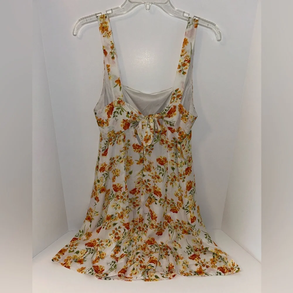 Lulus‎ Day Date white, orange floral dress, fully lined, tie back sz Medium